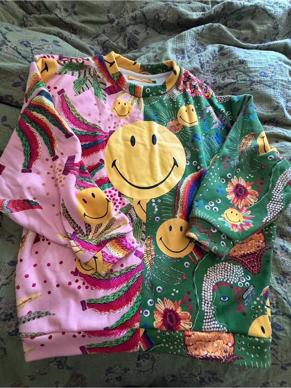 Farm Rio Smiley Pullover Sweatshirt Women’s Small